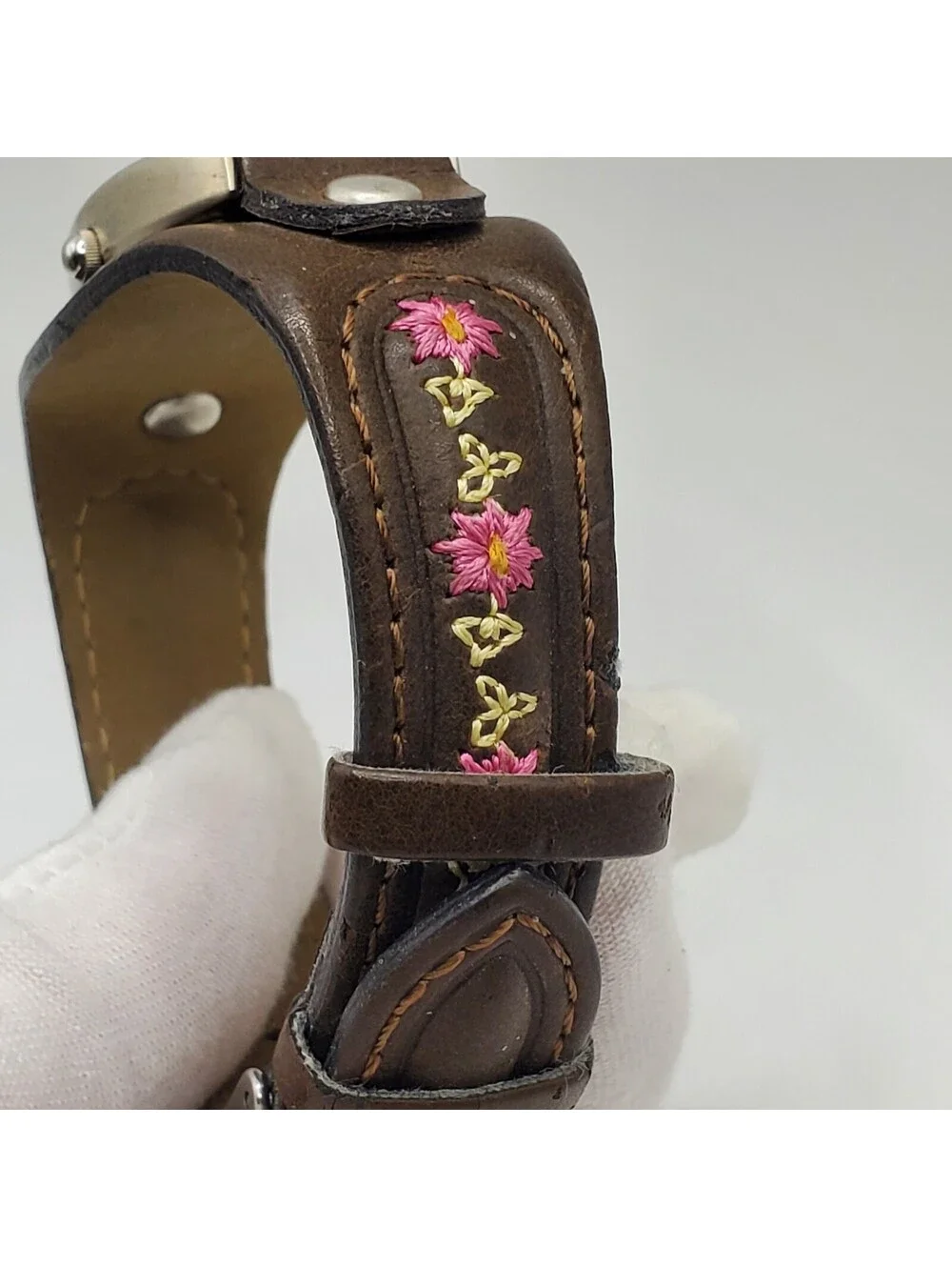 Tilt Leather Flower Band Watch New Battery Silver Tone